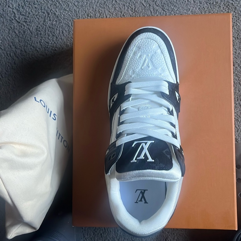 LV TRAINER SNEAKERS SIZE 45